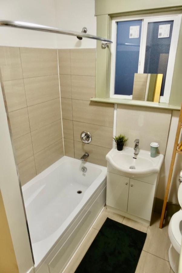 Private Room In A Shared House Vancouver Ngoại thất bức ảnh